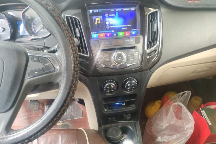 Used FAW Yingzhi G3 2014 1.5L Manual ZhiZun Edition Audio And AC Panel