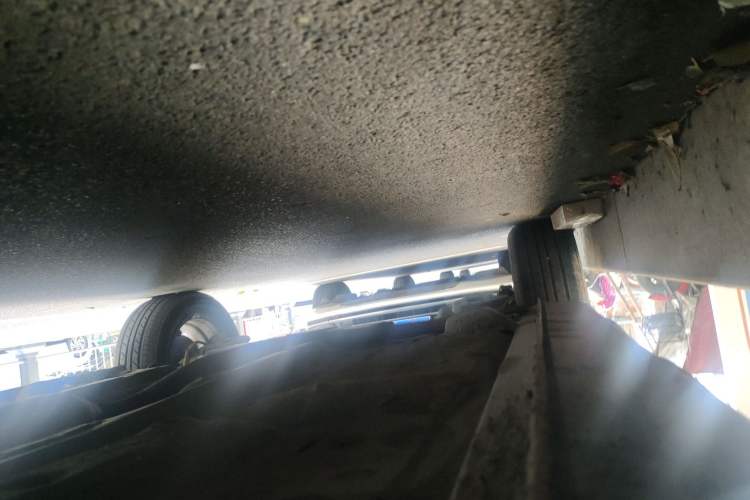 Used FAW Yingzhi G3 2014 1.5L Manual ZhiZun Edition Chassis Front Right