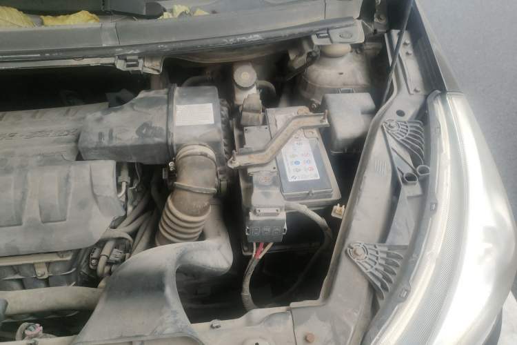 Used FAW Yingzhi G3 2014 1.5L Manual ZhiZun Edition Engine Bay Left