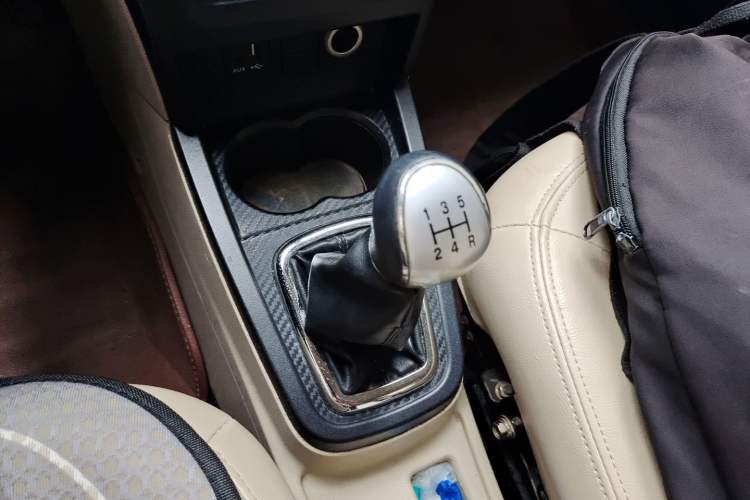 Used FAW Yingzhi G3 2014 1.5L Manual Zhihao Edition Gear Lever