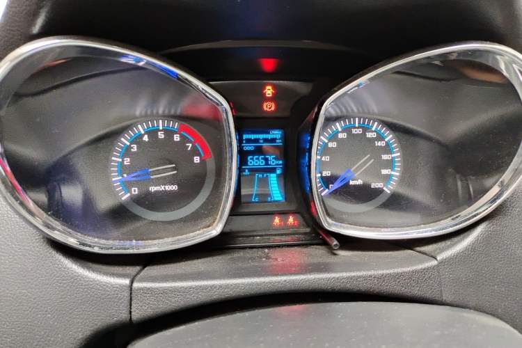 Used FAW Yingzhi G3 2014 1.5L Manual Zhihao Edition Odometer Close Up