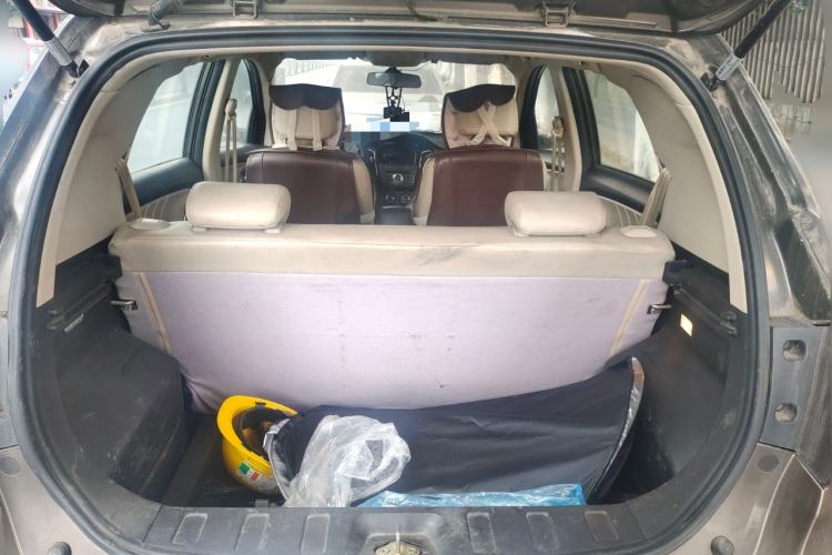 Used FAW Yingzhi G3 2014 1.5L Manual ZhiZun Edition Trunk