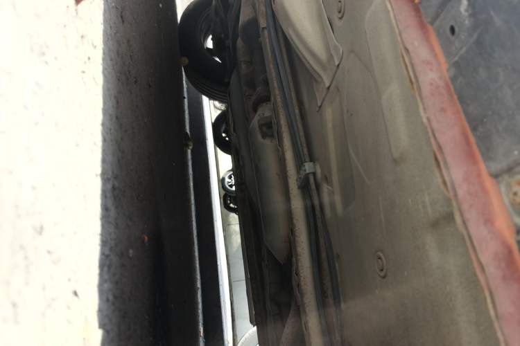 Used FAW Yingzhi G3 2014 1.5L Manual ZhiZun Edition Chassis Front Left