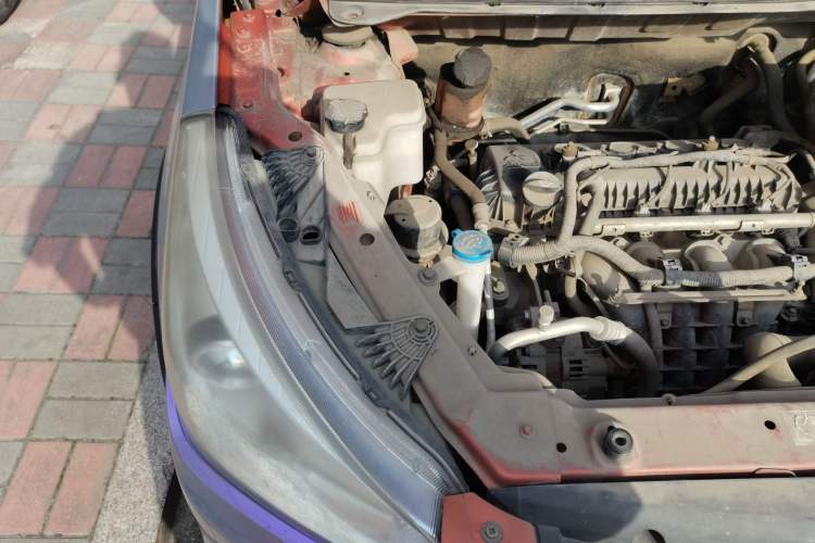 Used FAW Yingzhi G3 2014 1.5L Manual ZhiZun Edition Engine Bay Right
