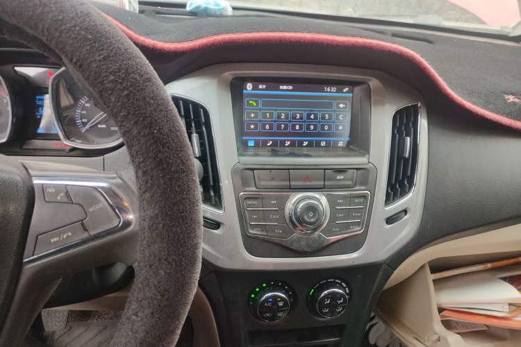 Used FAW Yingzhi G3 2014 1.5L Manual Zhihao Edition Audio And AC Panel