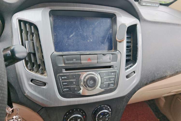Used FAW Yingzhi G3 2014 1.5L Manual Zhihao Edition Audio And AC Panel