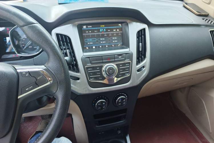 Used FAW Yingzhi G3 2014 1.5L Manual ZhiZun Edition Audio And AC Panel