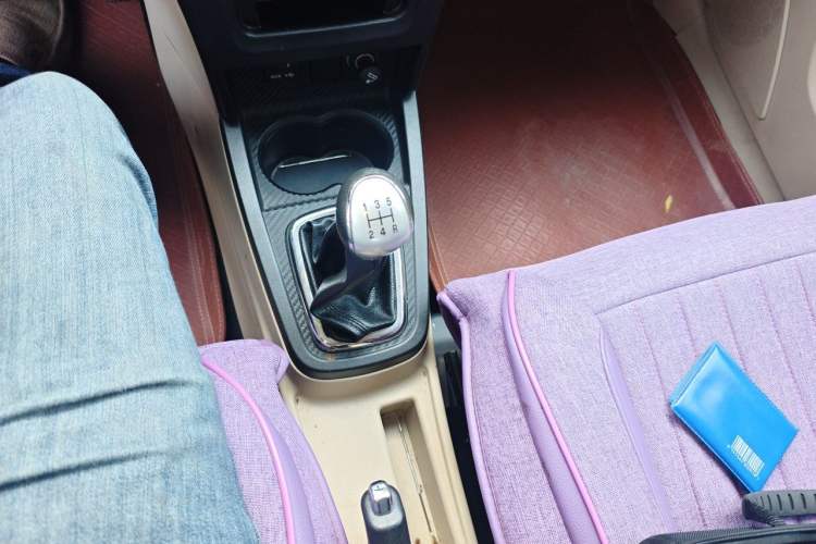 Used FAW Yingzhi G3 2014 1.5L Manual ZhiZun Edition Gear Lever