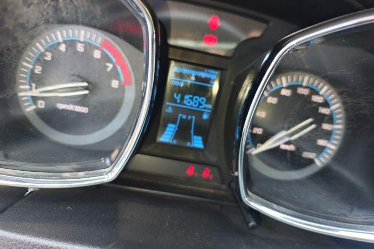 Used FAW Yingzhi G3 2014 1.5L Manual ZhiZun Edition Odometer Close Up
