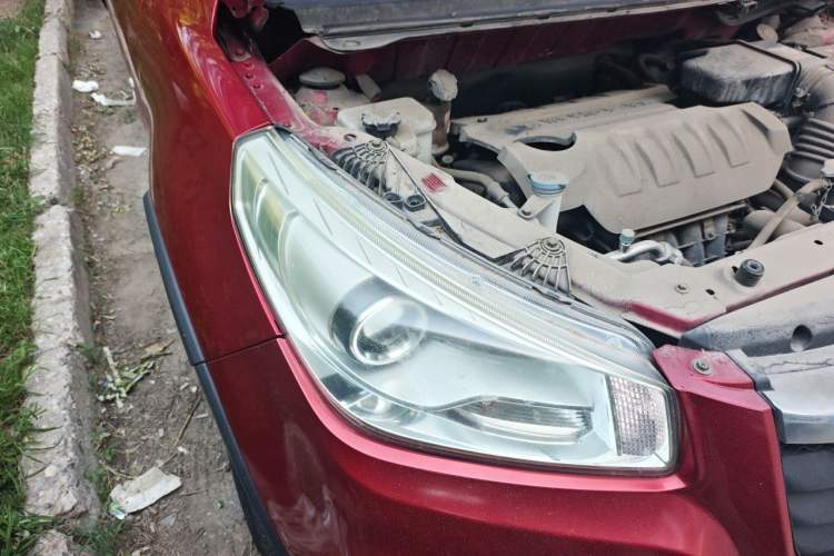 Used FAW Yingzhi G3 2014 1.5L Manual ZhiZun Edition Right Front Headlight