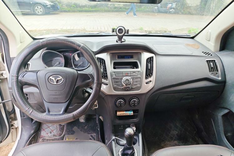 Used FAW Yingzhi G3 2014 1.5L Manual Zhihui Model Center Console