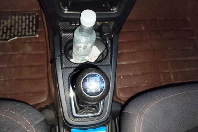 Used FAW Yingzhi G3 2014 1.5L Manual Zhihui Model Gear Lever