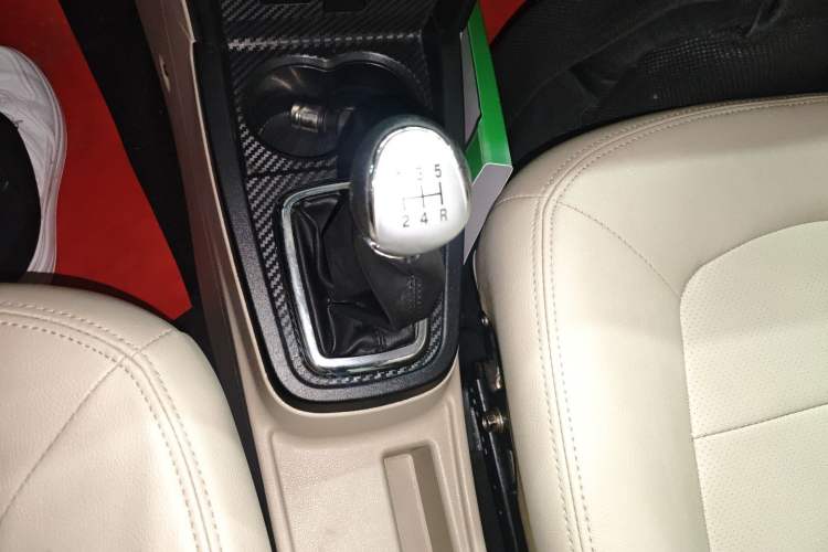 Used FAW Yingzhi G3 2014 1.5L Manual Zhihao Edition Gear Lever