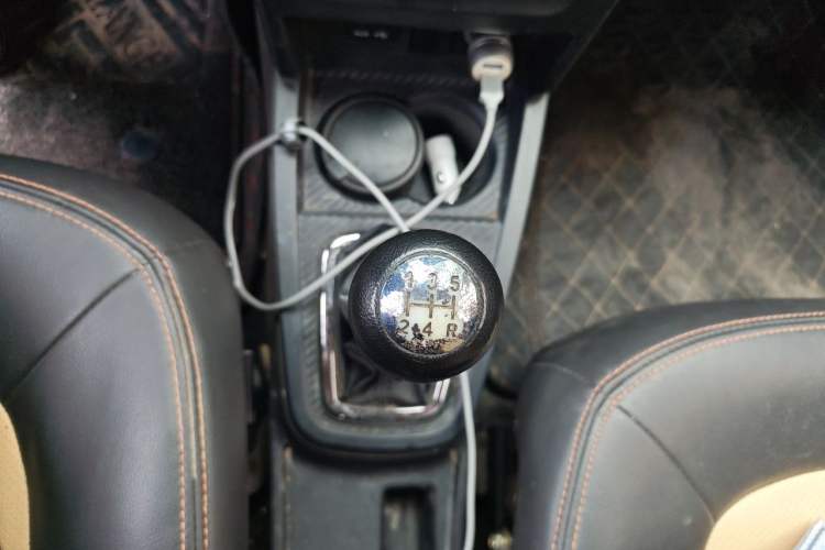 Used FAW Yingzhi G3 2014 1.5L Manual Zhihui Model Gear Lever