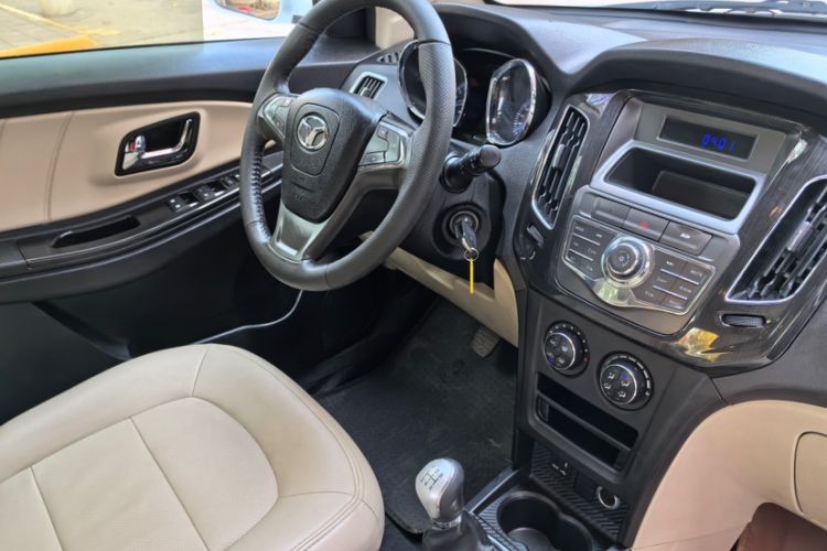 Used FAW Yingzhi G3 2014 1.5L Manual Zhihao Edition Interior 2