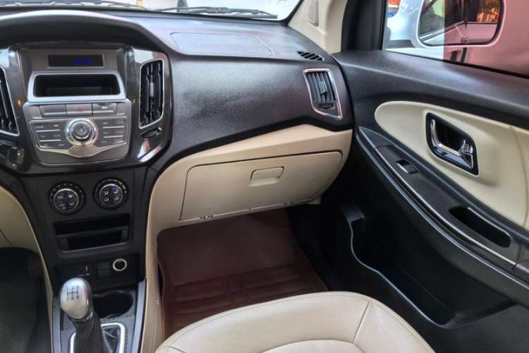 Used FAW Yingzhi G3 2014 1.5L Manual Zhihao Edition Interior 5