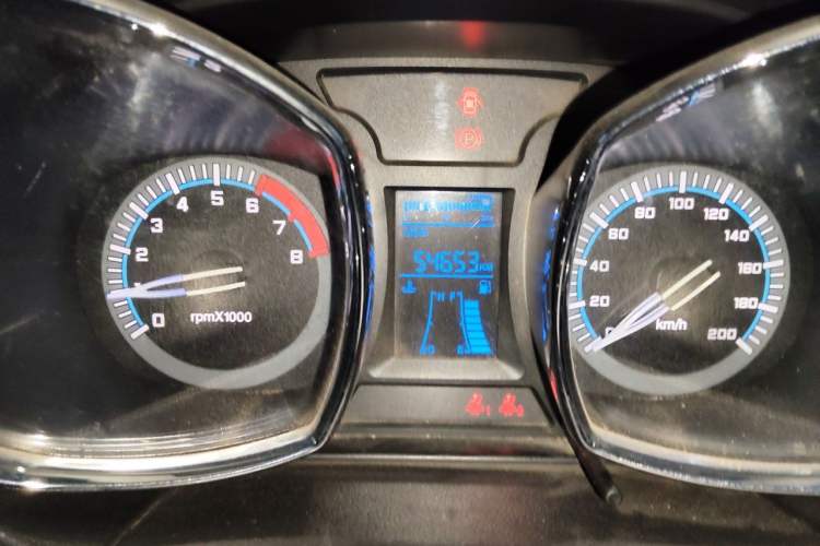 Used FAW Yingzhi G3 2014 1.5L Manual Zhihui Model Odometer Close Up