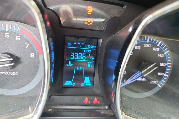 Used FAW Yingzhi G3 2014 1.5L Manual Zhihui Model Odometer Close Up
