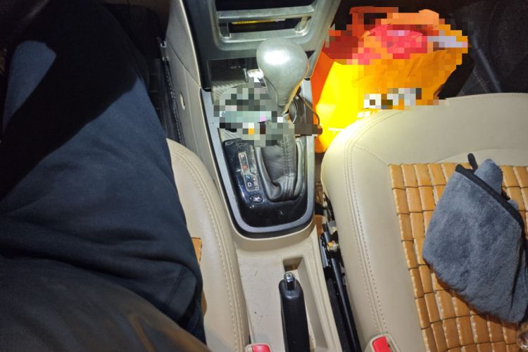 Used FAW Yingzhi G3 2015 1.5L CVT Zhihao Edition Gear Lever
