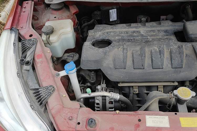 Used FAW Yingzhi G3 2015 1.5L CVT Zhihao Edition Engine Bay Right