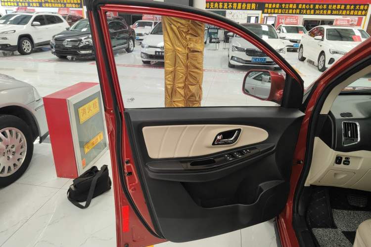 Used FAW Yingzhi G3 2015 1.5L CVT Zhihao Edition Interior 7