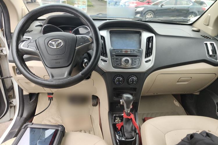 Used FAW Yingzhi G3 2015 1.5L CVT Zhihao Edition Center Console