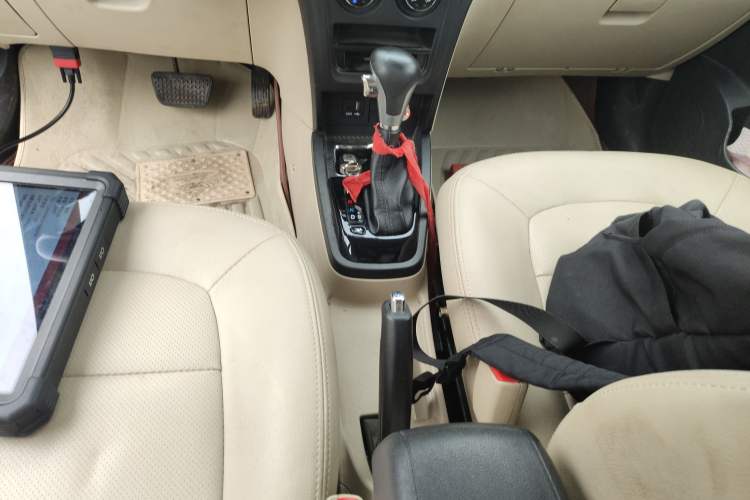 Used FAW Yingzhi G3 2015 1.5L CVT Zhihao Edition Gear Lever