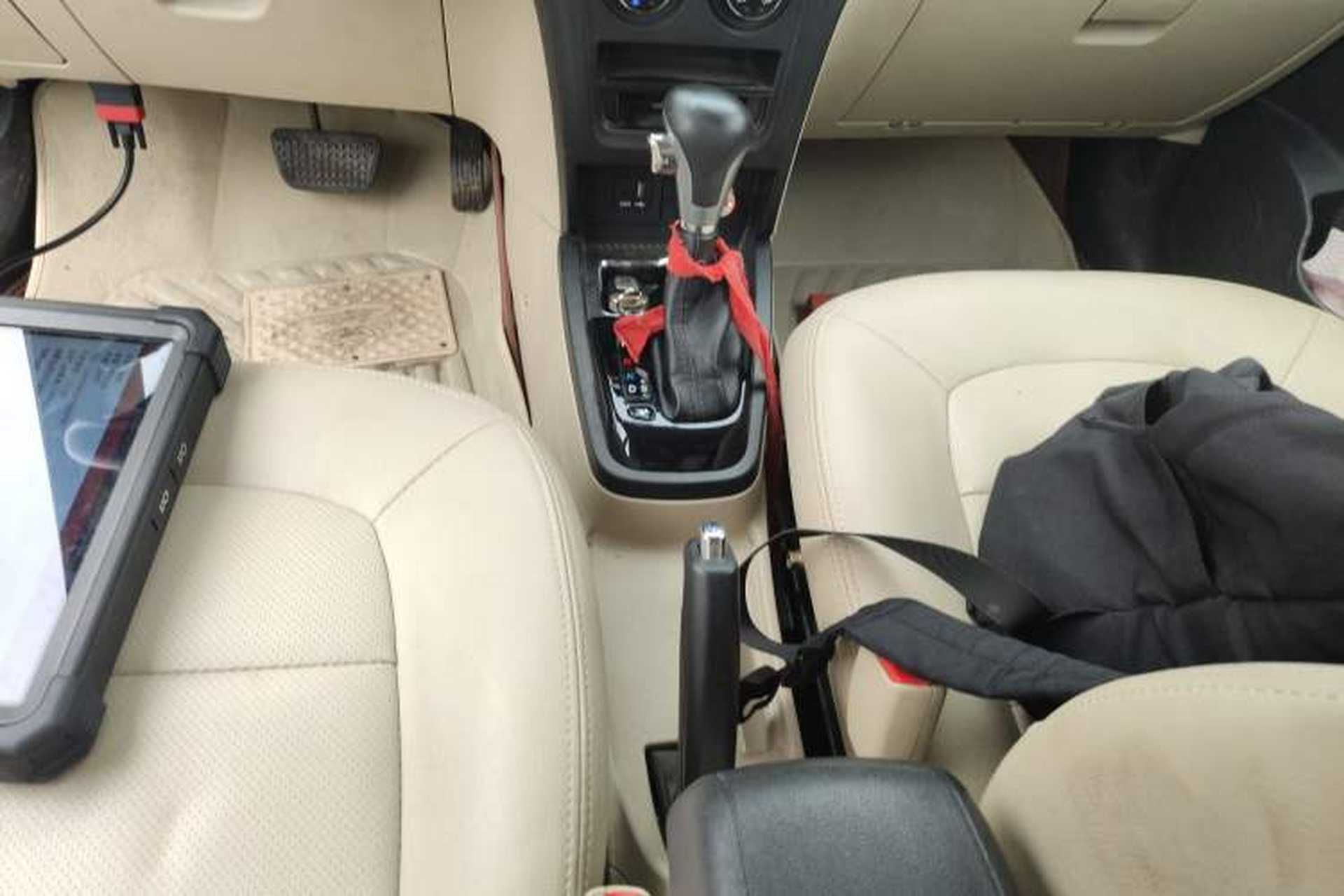 Used FAW Yingzhi G3 2015 1.5L CVT Zhihao Edition Gear Lever