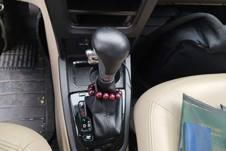 Used FAW Yingzhi G3 2015 1.5L CVT Prestige Edition Gear Lever
