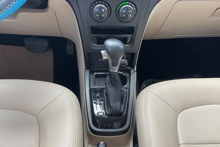 Used FAW Yingzhi G3 2015 1.5L CVT Zhihao Edition Gear Lever