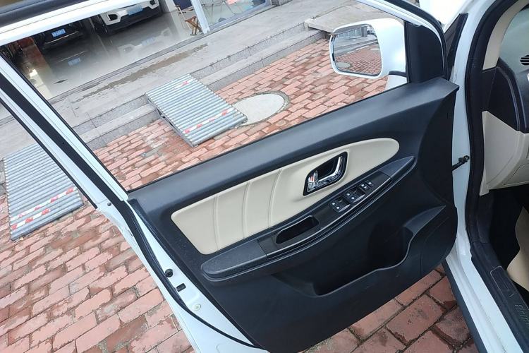 Used FAW Yingzhi G3 2015 1.5L CVT Zhihao Edition Left Front Door Interior
