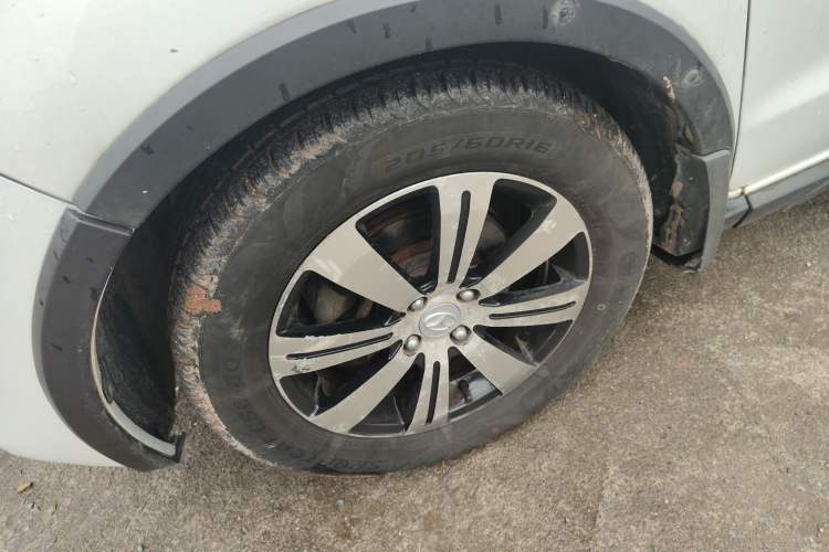 Used FAW Yingzhi G3 2015 1.5L CVT Zhihao Edition Left Front Wheel Hub