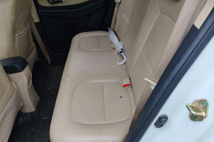 Used FAW Yingzhi G3 2015 1.5L CVT Prestige Edition Left Rear Seat