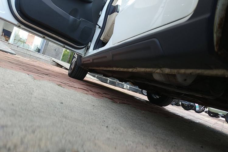 Used FAW Yingzhi G3 2015 1.5L CVT Zhihao Edition Left Side Sill