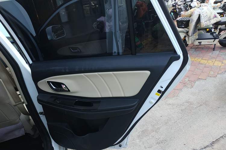 Used FAW Yingzhi G3 2015 1.5L CVT Zhihao Edition Right Rear Door Interior