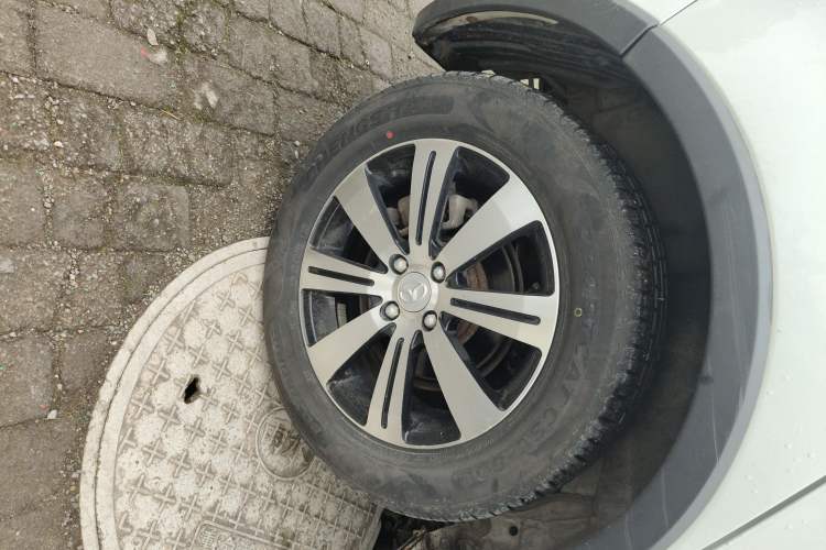 Used FAW Yingzhi G3 2015 1.5L CVT Zhihao Edition Right Rear Wheel Hub