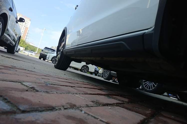 Used FAW Yingzhi G3 2015 1.5L CVT Zhihao Edition Right Side Sill