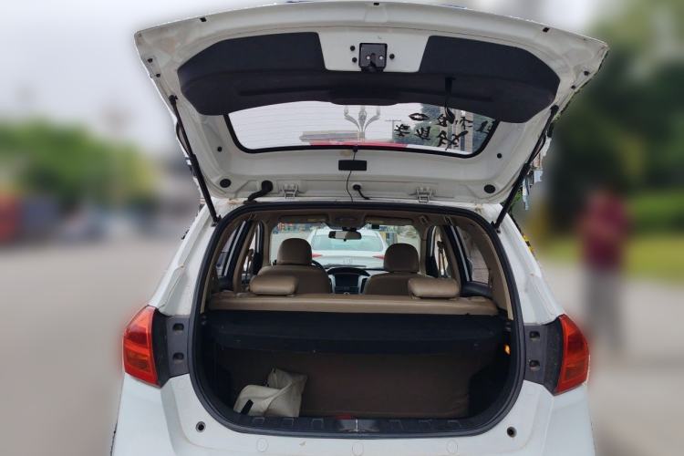 Used FAW Yingzhi G3 2015 1.5L CVT Prestige Edition Trunk