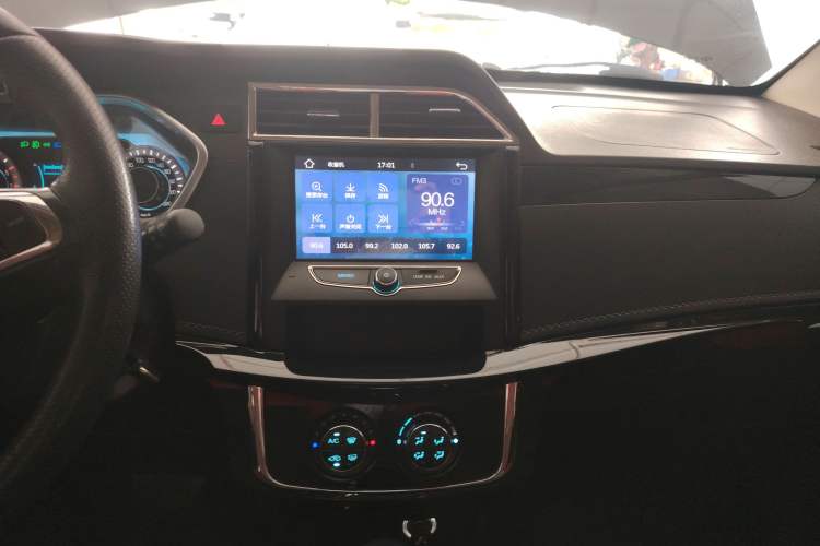 Used FAW Yingzhi G3 2016 G3S 1.5L CVT Luxury Navigation Edition Audio And AC Panel