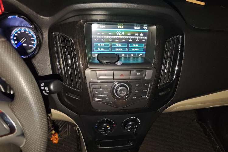Used FAW Yingzhi G3 2016 1.5L Manual Comfort Edition Audio And AC Panel