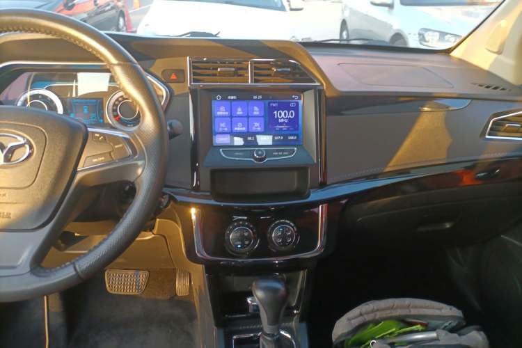 Used FAW Yingzhi G3 2016 G3S 1.5L CVT Luxury Navigation Edition Audio And AC Panel