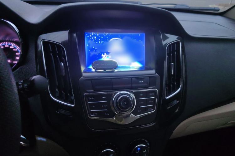 Used FAW Yingzhi G3 2016 1.5L Manual Luxury Edition Audio And AC Panel