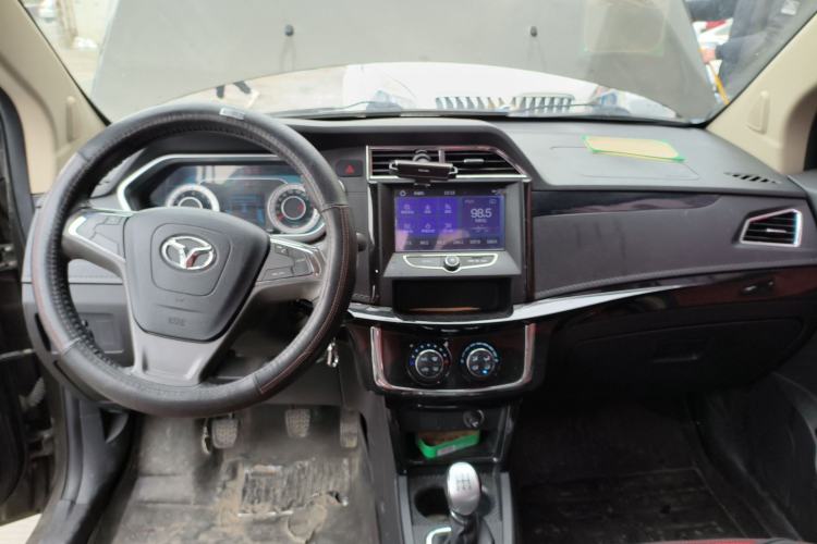 Used FAW Yingzhi G3 2016 G3S 1.5L Manual Elite Edition Center Console