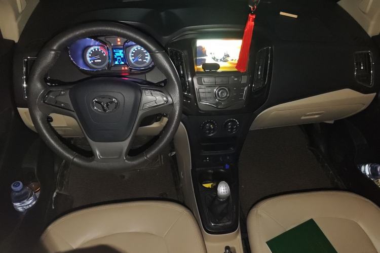Used FAW Yingzhi G3 2016 1.5L Manual Comfort Edition Center Console