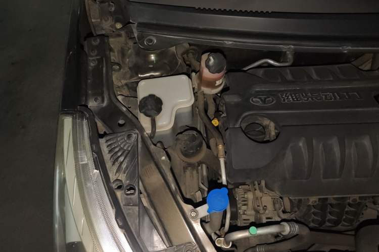 Used FAW Yingzhi G3 2016 1.5L Manual Comfort Edition Engine Bay Right