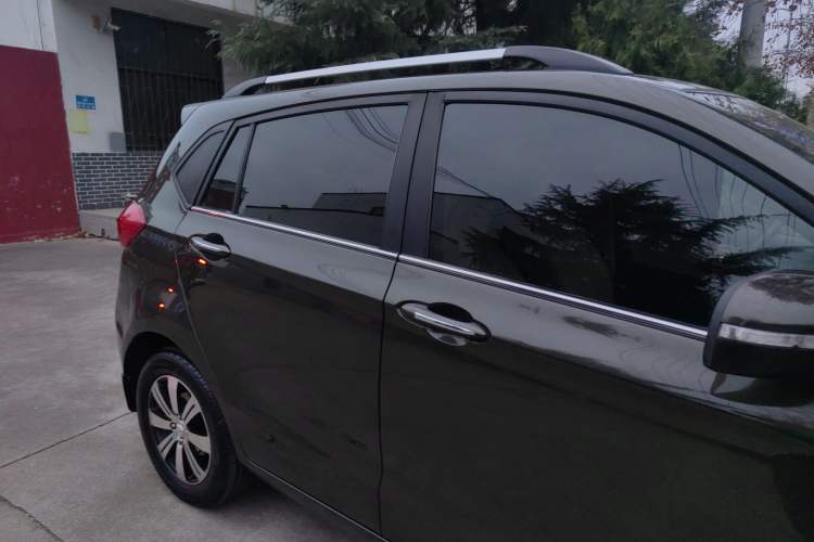 Used FAW Yingzhi G3 2016 1.5L Manual Luxury Edition Exterior 4