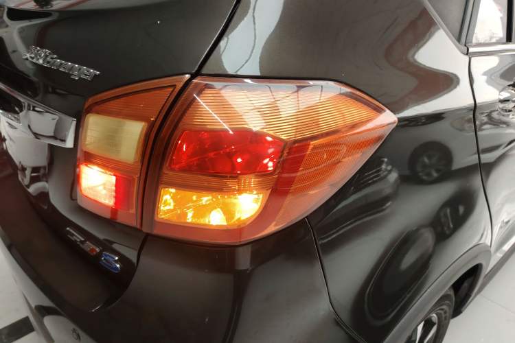 Used FAW Yingzhi G3 2016 G3S 1.5L CVT Luxury Navigation Edition Exterior 6