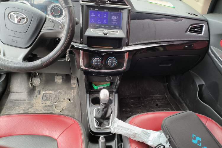 Used FAW Yingzhi G3 2016 G3S 1.5L Manual Elite Edition Gear Lever