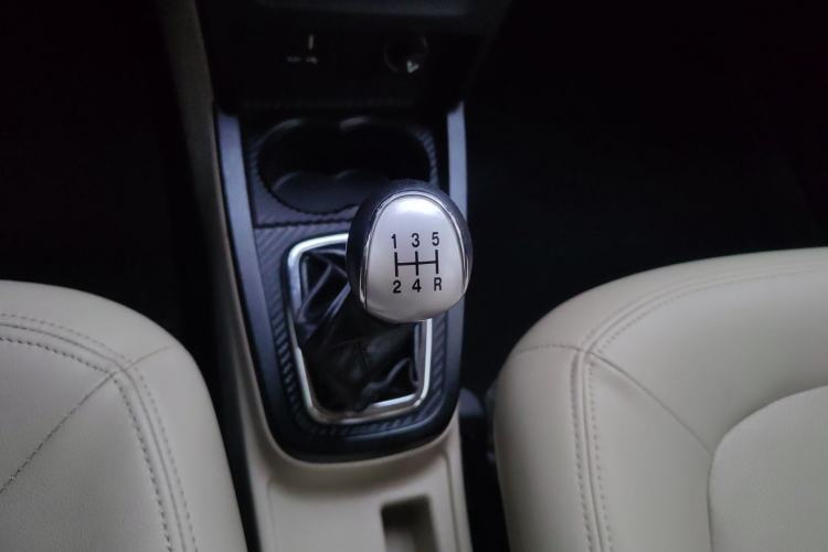 Used FAW Yingzhi G3 2016 1.5L Manual Luxury Edition Gear Lever