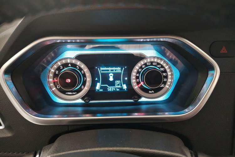 Used FAW Yingzhi G3 2016 G3S 1.5L CVT Luxury Navigation Edition Instrument Cluster